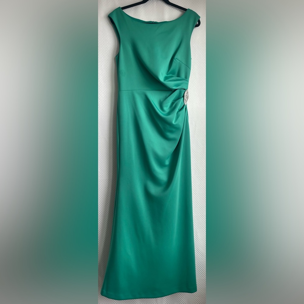 Beautiful dress ,wear only one time